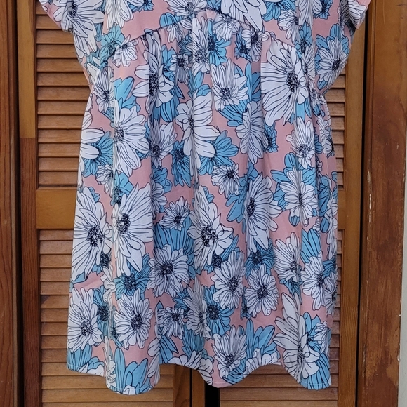 NWOT Floral Ruffle Sleeve Plus Size Top (2XL) - Picture 3 of 12